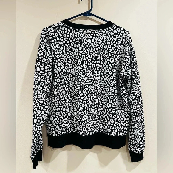 🔥Michael Kors Sweatshirt Top🔥 - Picture 2 of 7